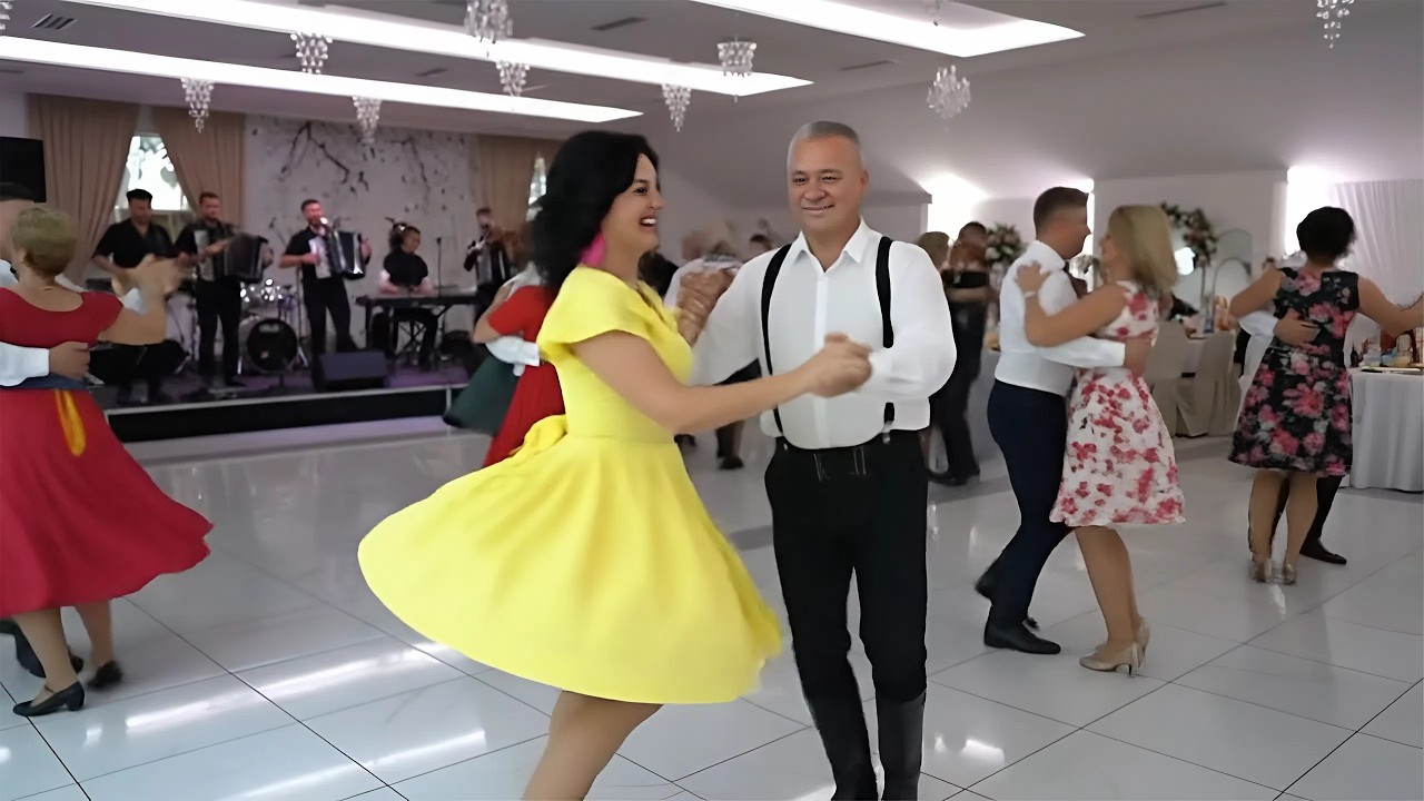 Ta Melodia Obudziła Wspomnienia | Parkiet Pełen Ludzi Do Rana