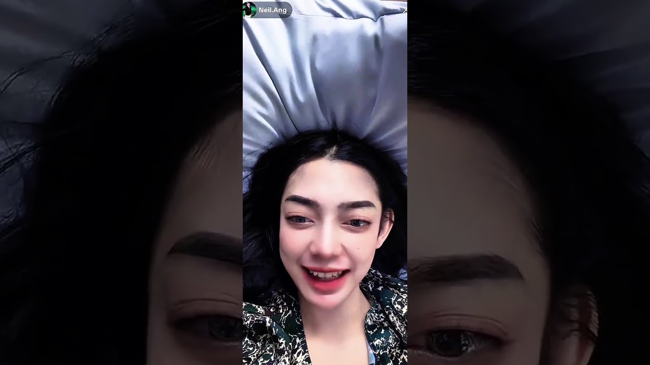 Live,si cantik gak sadar itunya kelihatan 