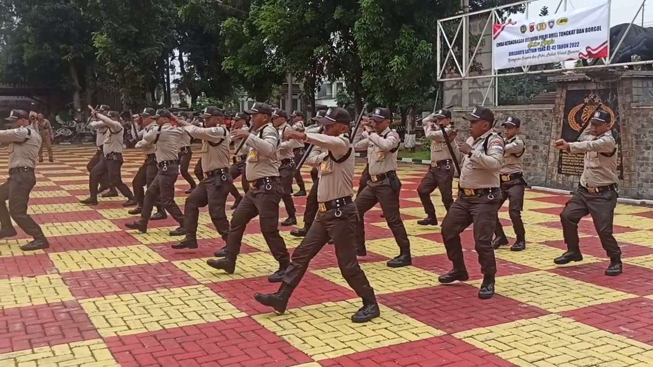 Drill Tongkat  Borgol Polres Purwakarta