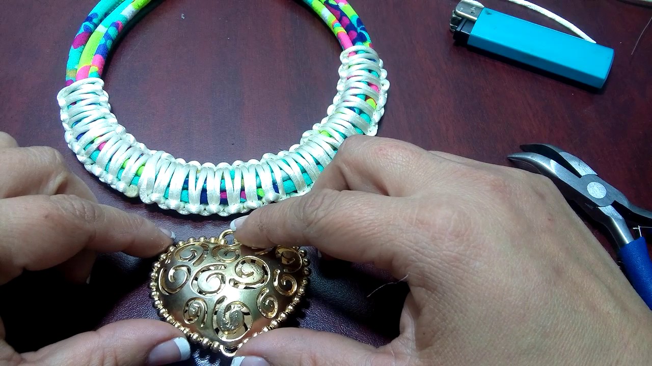 Collar macrame con borlas