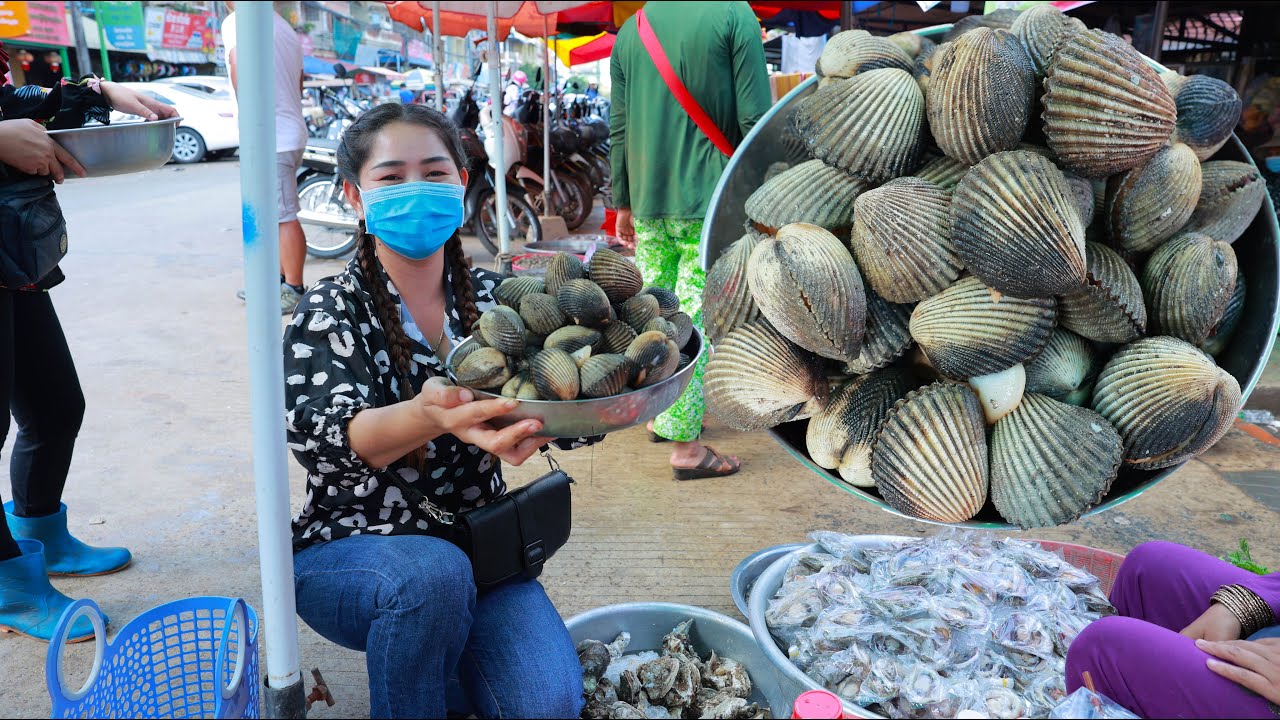 Kampot Market Show - Have You Ever Seen This Ocean Clam Before - Ocean Clam Cooking Yellow Noodle