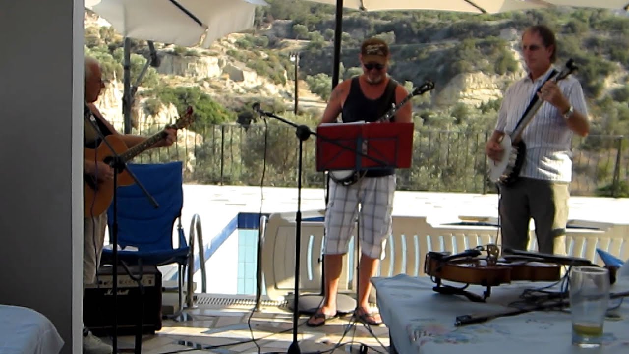 Don Wayne Reno and Friends Jamming in Cyprus. Dueling Banjos