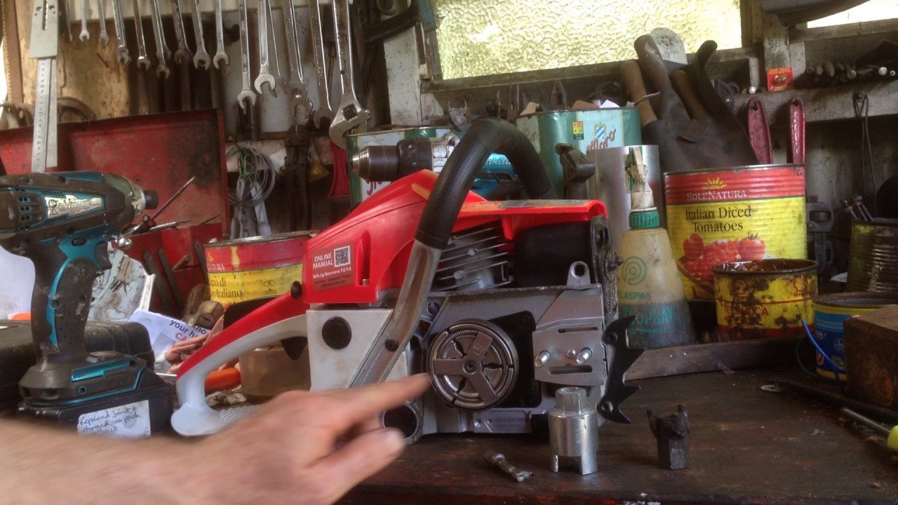 Removing the clutch from a 45cc Chinese chainsaw (Baumr SX45)