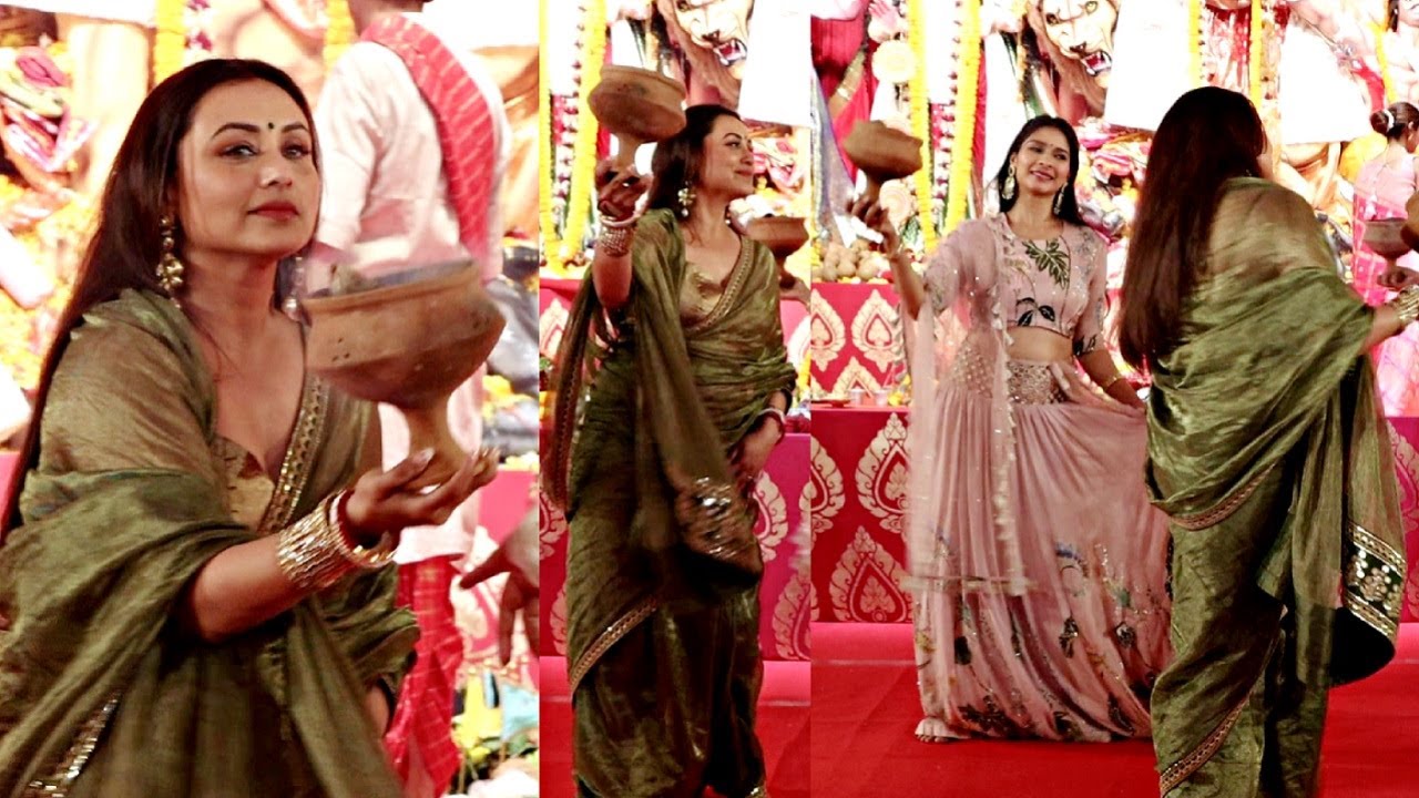 Rani Mukherjee Dhunuchi Naach With Kajol Sister Tanisha During Durga Puja 2023
