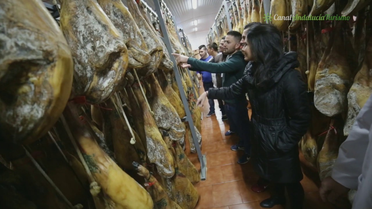 Jamones y aceite. Almadén de la Plata, Sevilla