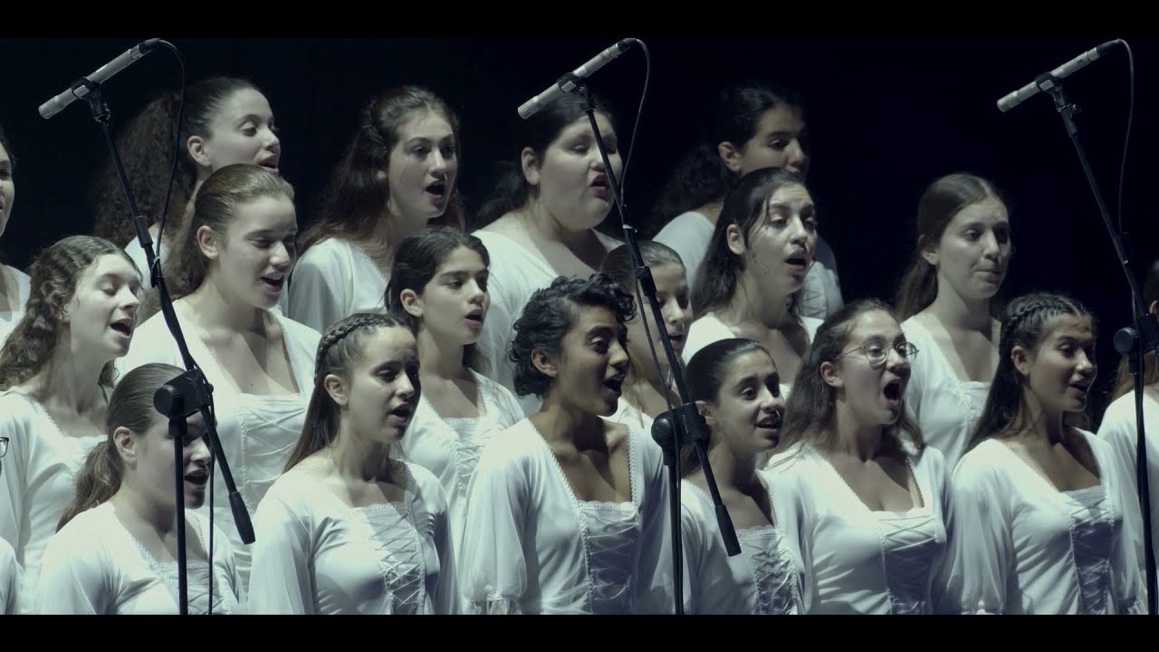 השמלה הסגולה - מקהלת העפרוני ותזמורת המהפכה  The Efroni Choir and the Revolution Orchestra