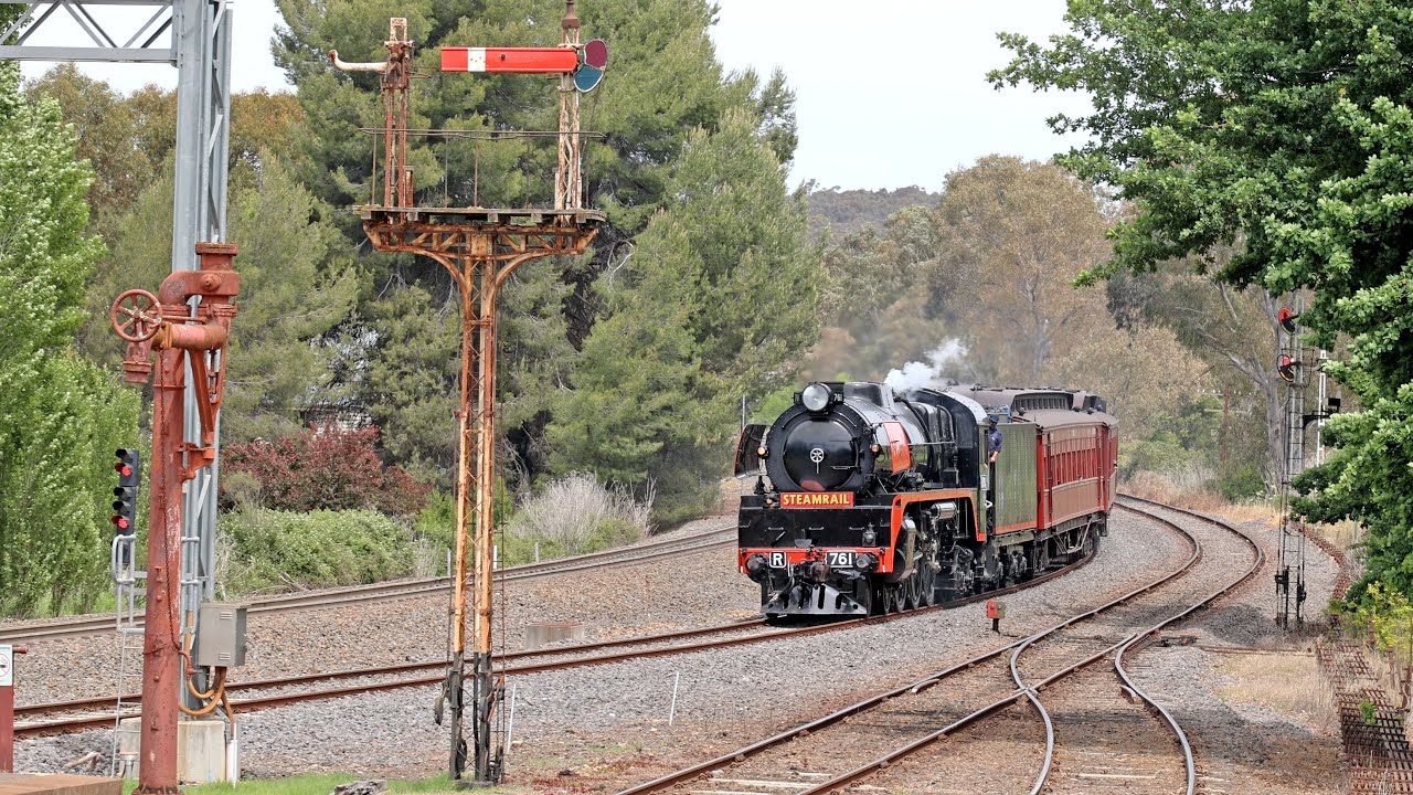 Steam Engine R761 complicated shunt at Castlemaine