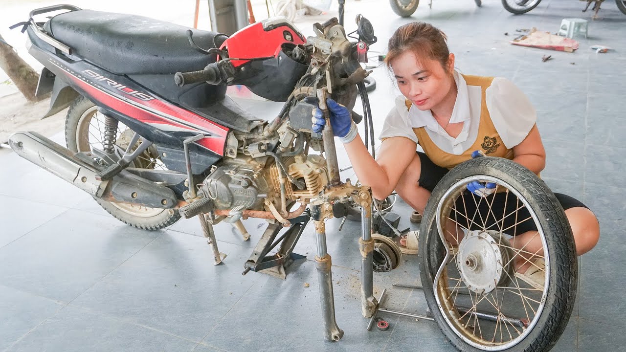 Repair And Restore a Motorbike That Was Badly Damaged In An Accident - Mechanical Girl