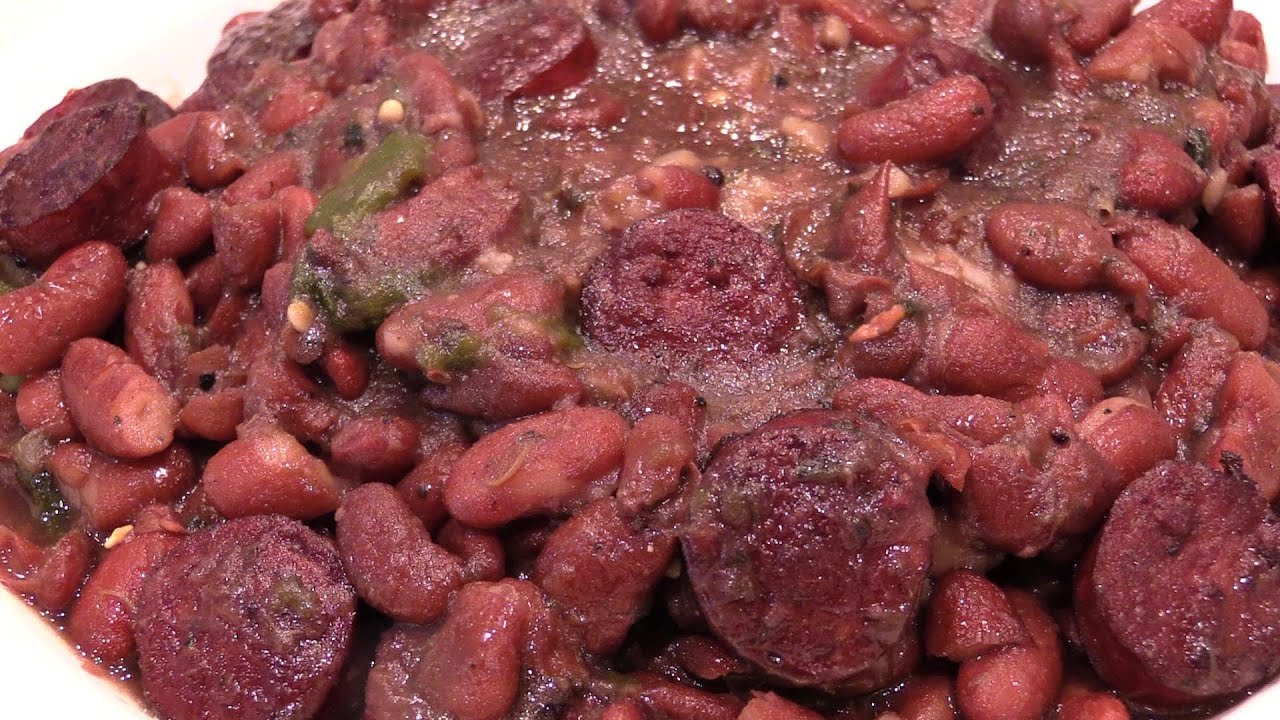 Каджунские красные бобы, рис и колбаски