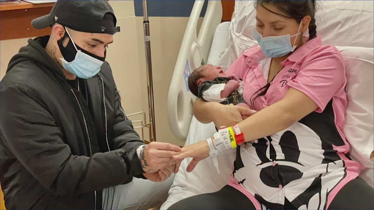 Mom gets sweet surprise proposal after baby boy is born