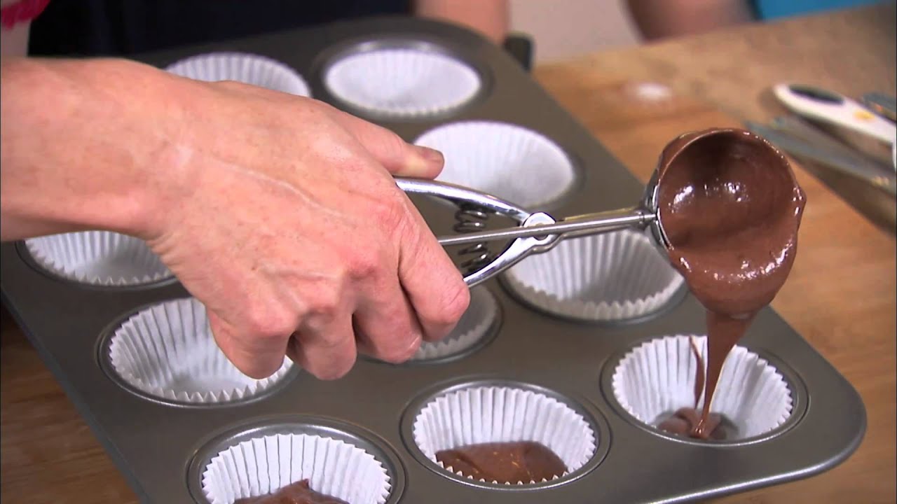 mini oreo surprise cupcakes