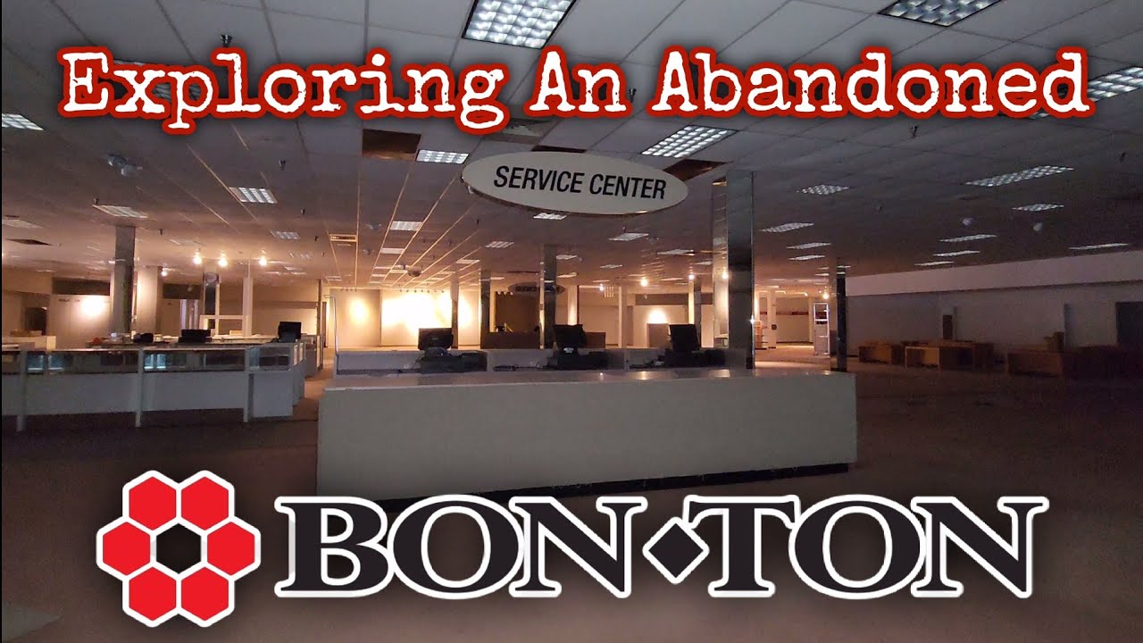 Exploring An Abandoned Bon Ton Store Closed Since 2018