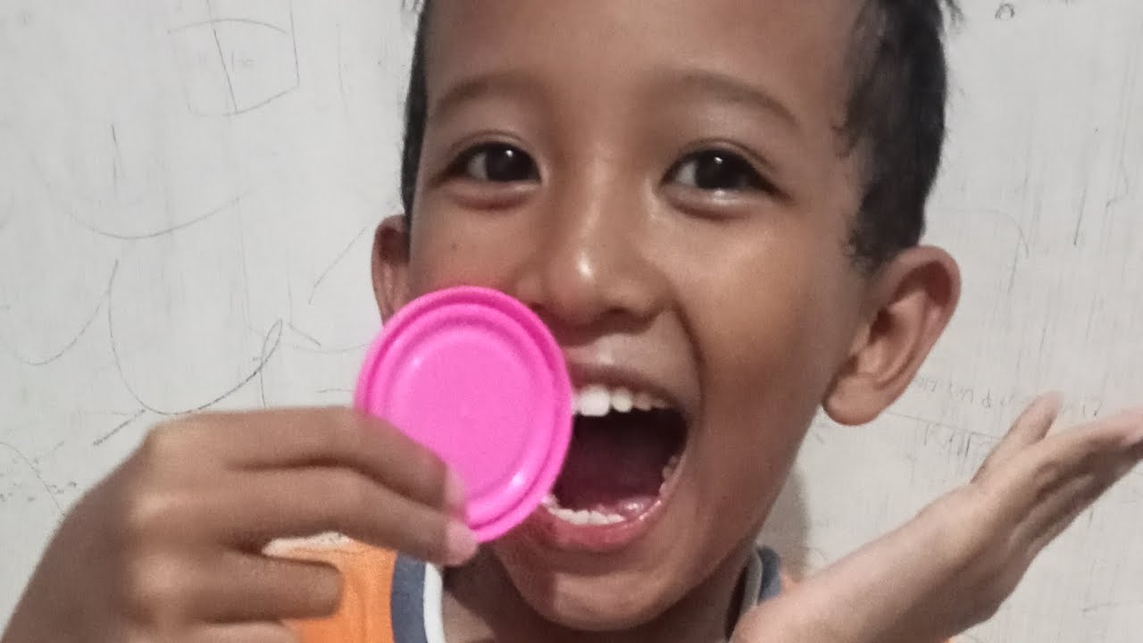Mencuri kue nenek yang pelit 