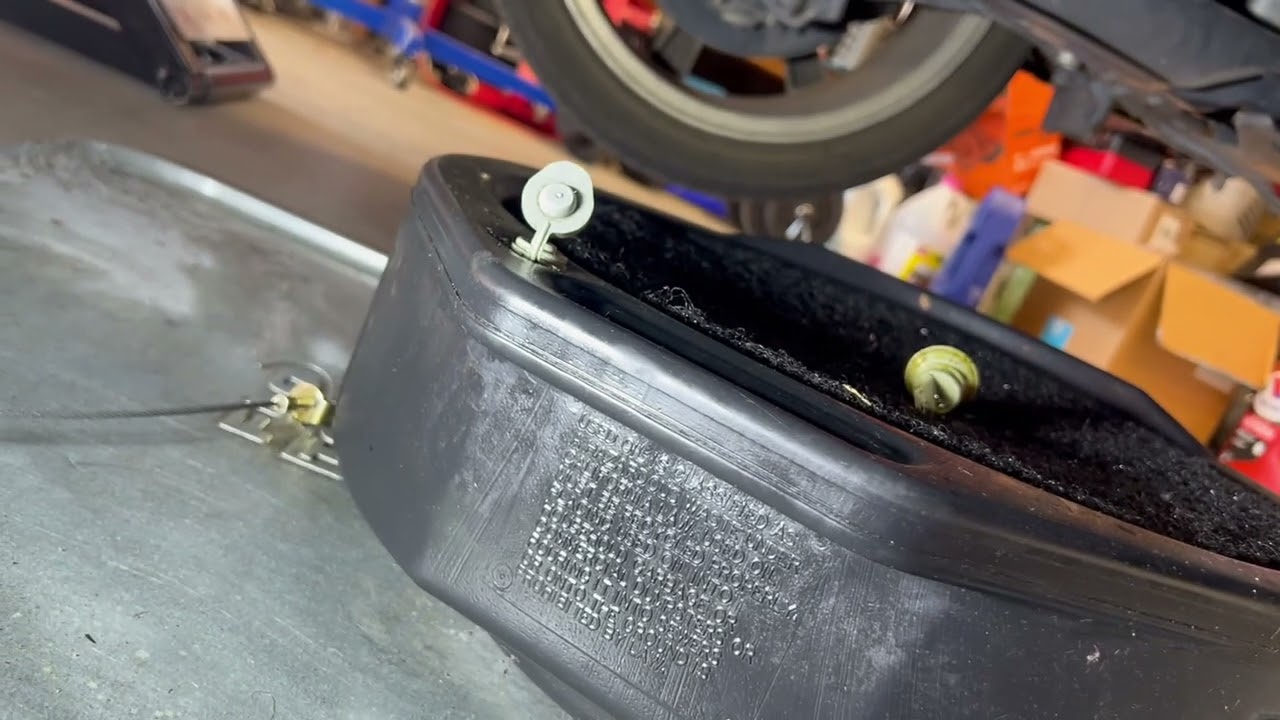 2006 Honda Civic Si (8th Gen 2006 thru 2011) Oil Change