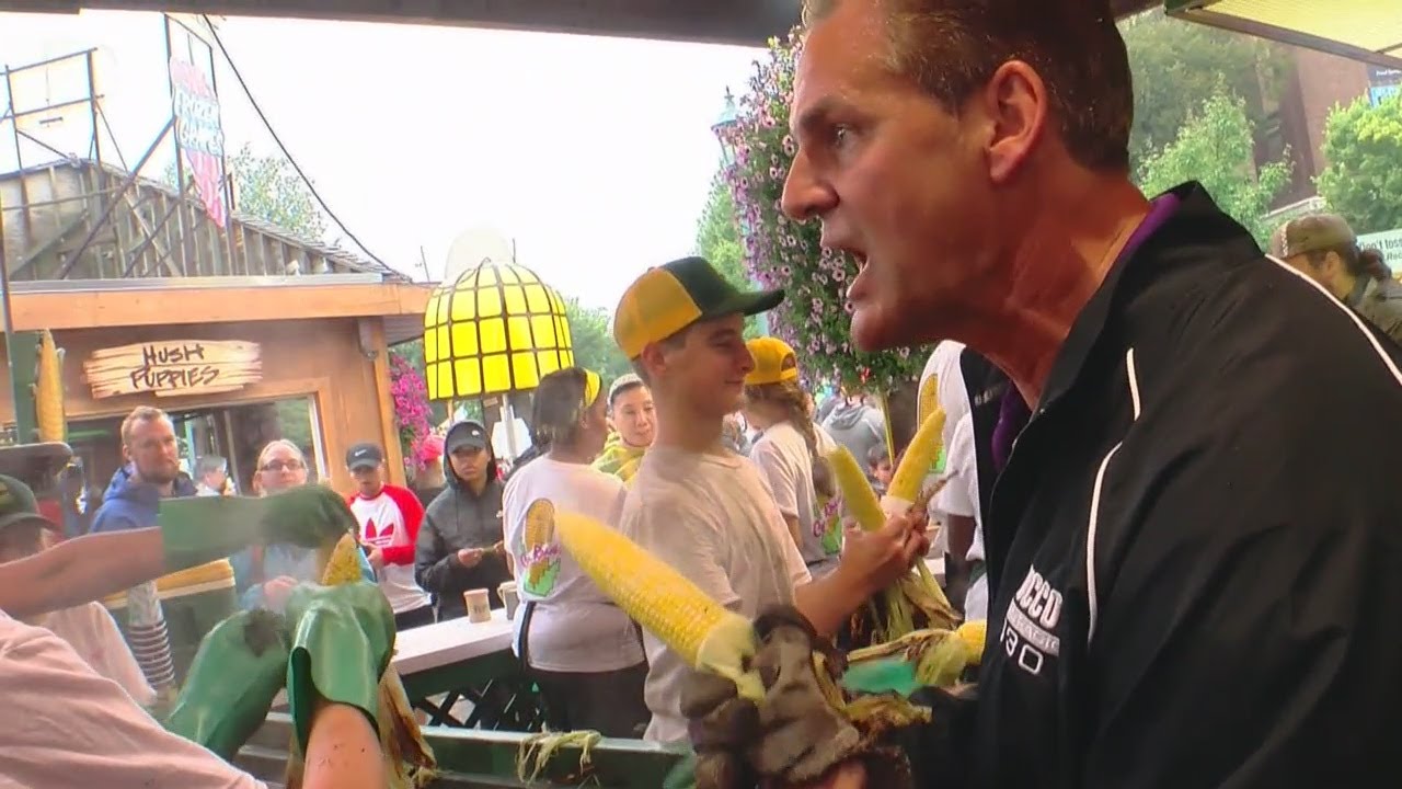 Mike Max Roasts Corn At The State Fair