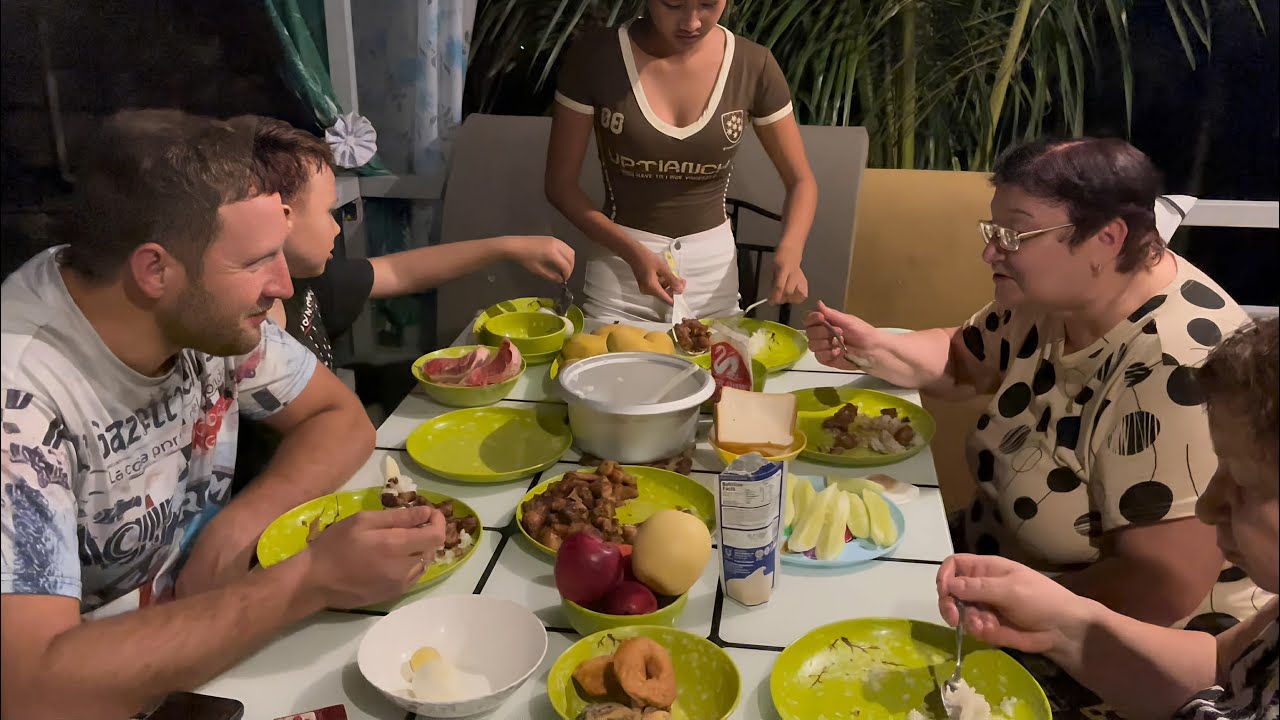 TREATING THE FAMILY OF FILIPINEZ BY PORK ADOBO 