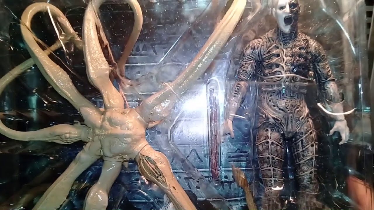 Retro review! Engineer vs. Trilobite. A Toys ‘r Us exclusive Prometheus 2 pack by Neca