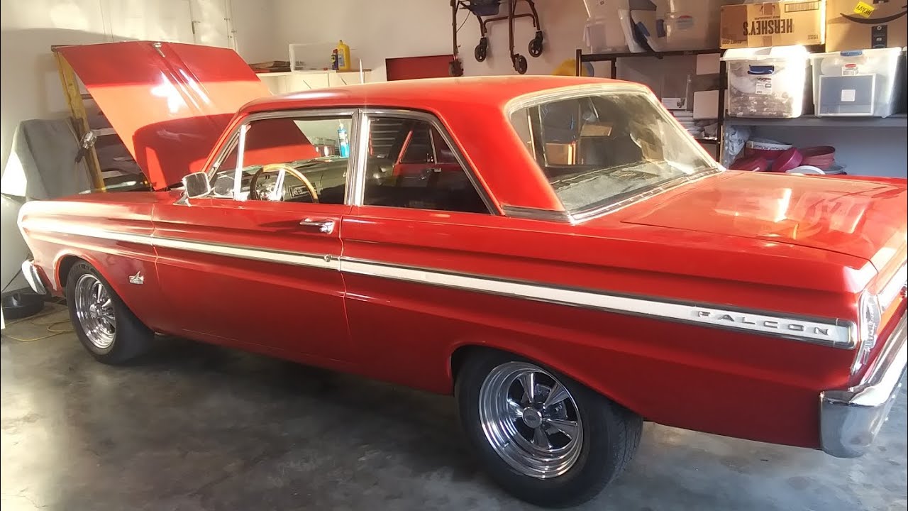 Мой приятель Дэйв на своей Ford Falcon Futura 1965 года с двигателем Stroked 347 CID выезжает на ...