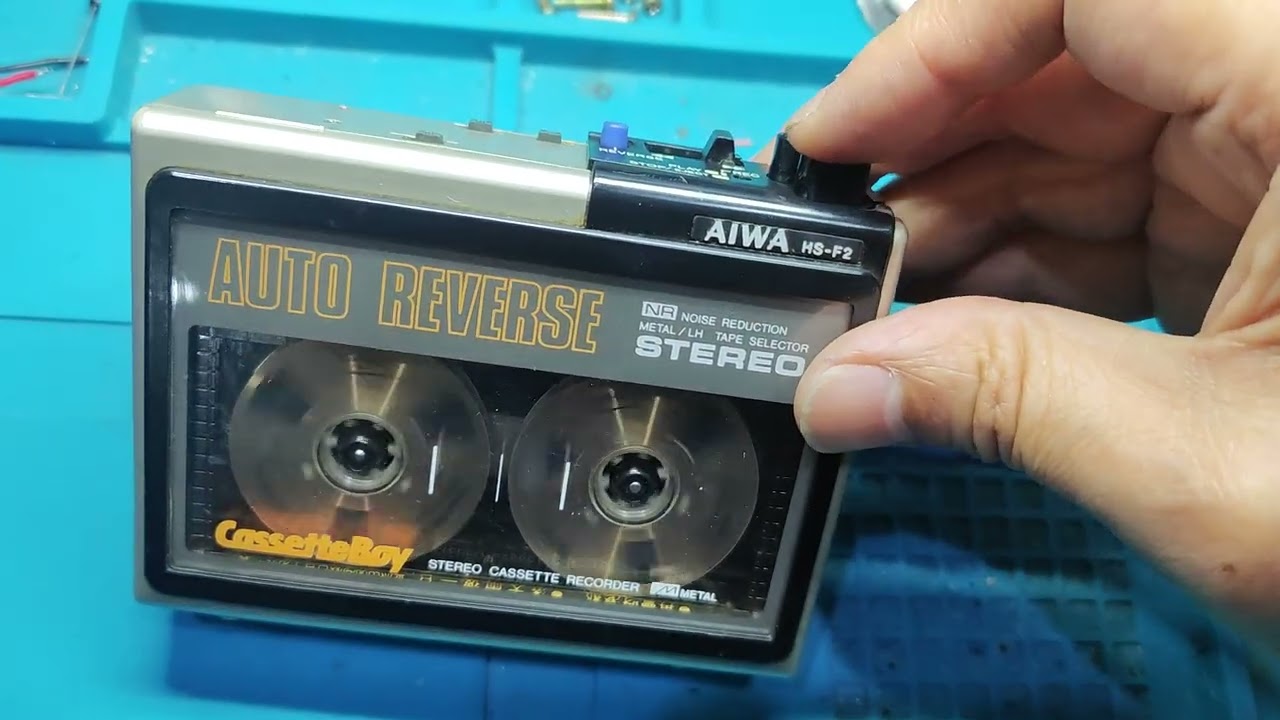 AIWA HS-F2 CASSETTE RECORDER