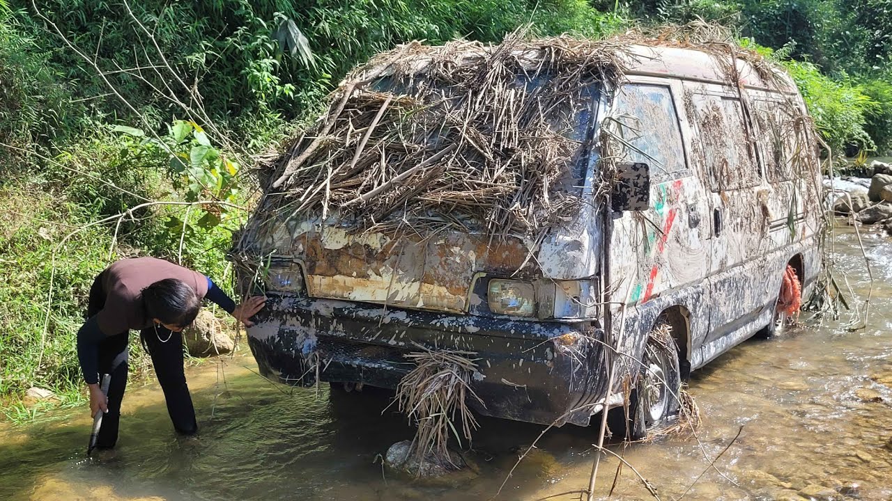 The 25 year old restored Toyota (Hiace) I found under the rubble in the river