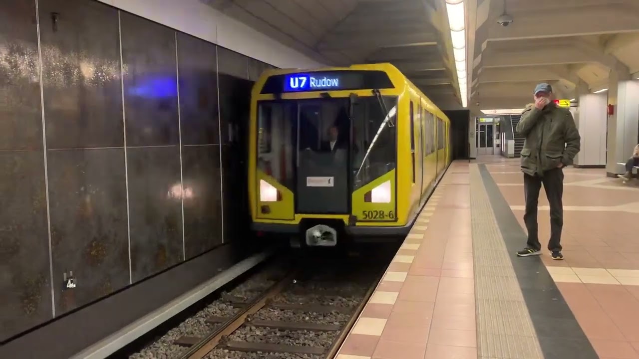 H Zug auf der U7 : Einfahrt in Haselhorst