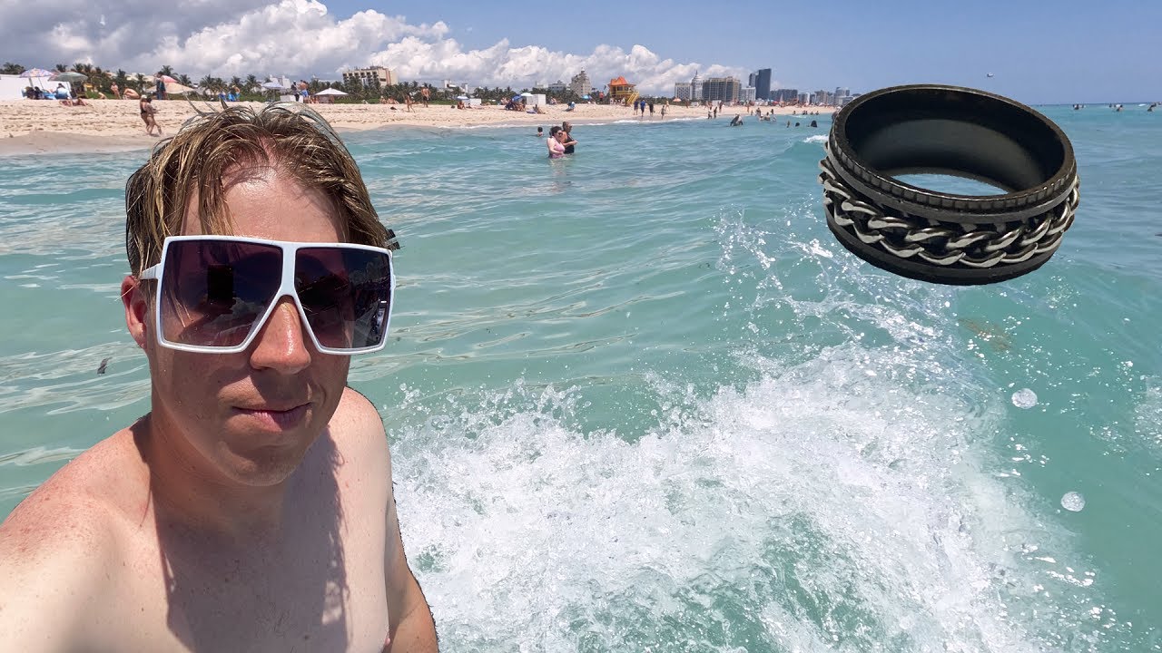 Finding ridiculous items metal detecting at South Beach, Miami
