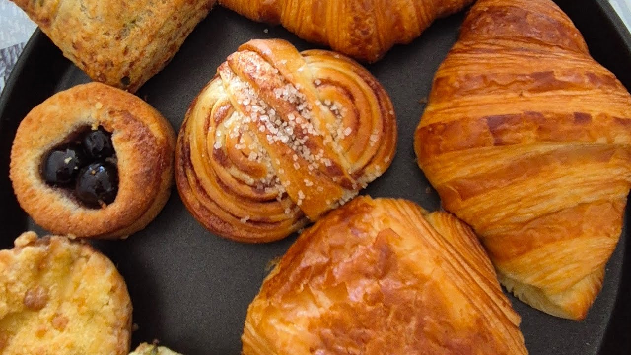 Buttery croissants, cosy vibes & perfect weekend indulgence 🥐☕   @Bartine Bakery & Market (Den Haag)