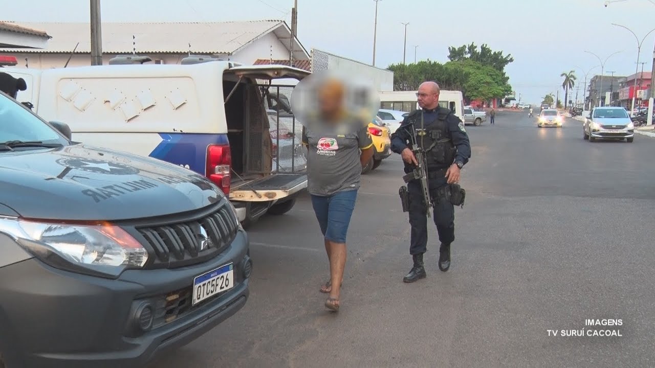 Tr&ecirc;s homens s&atilde;o conduzidos suspeitos de tr&aacute;fico de drogas em Cacoal, RO