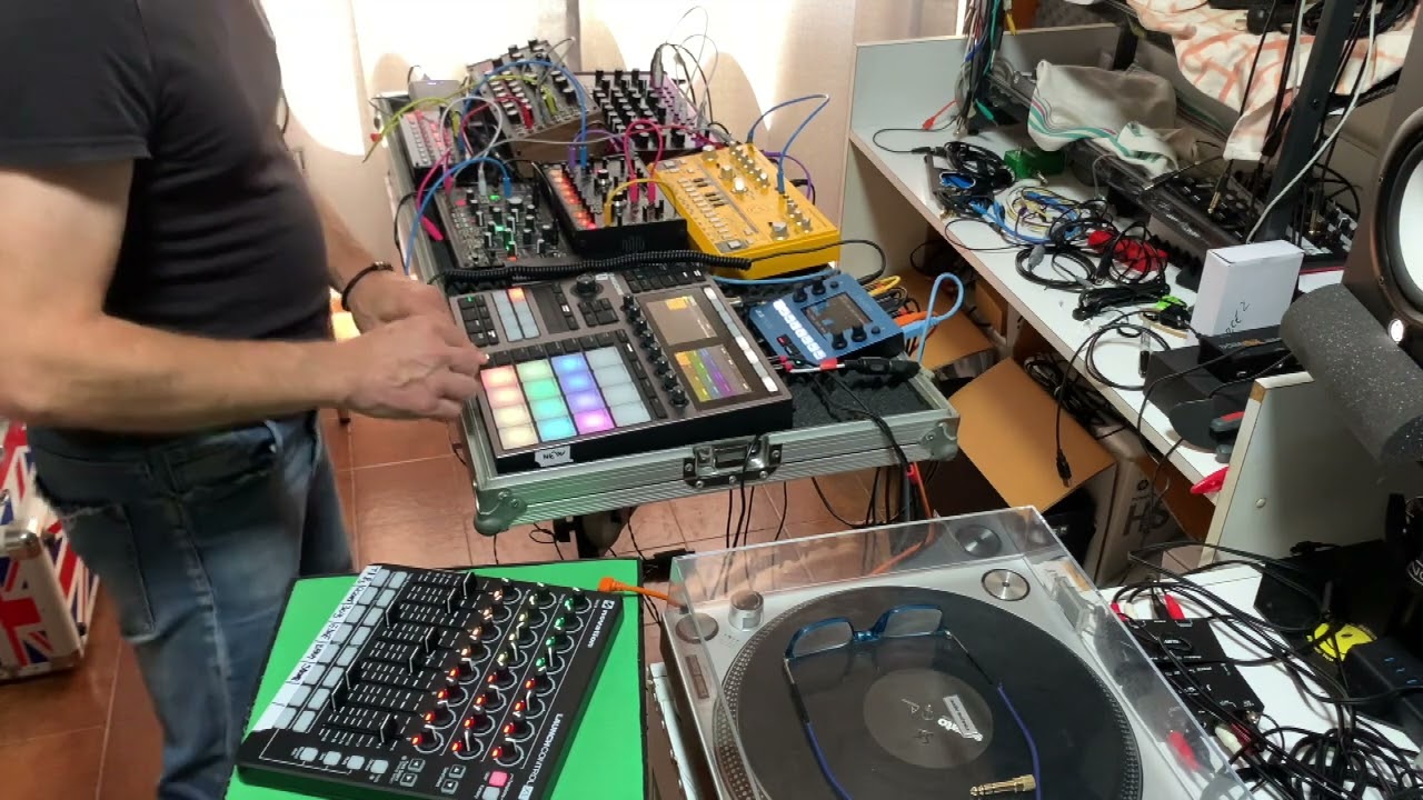 FULL IMPROVISED TECHNO WITH HARDWARE DAWLESS (Alex Fain )