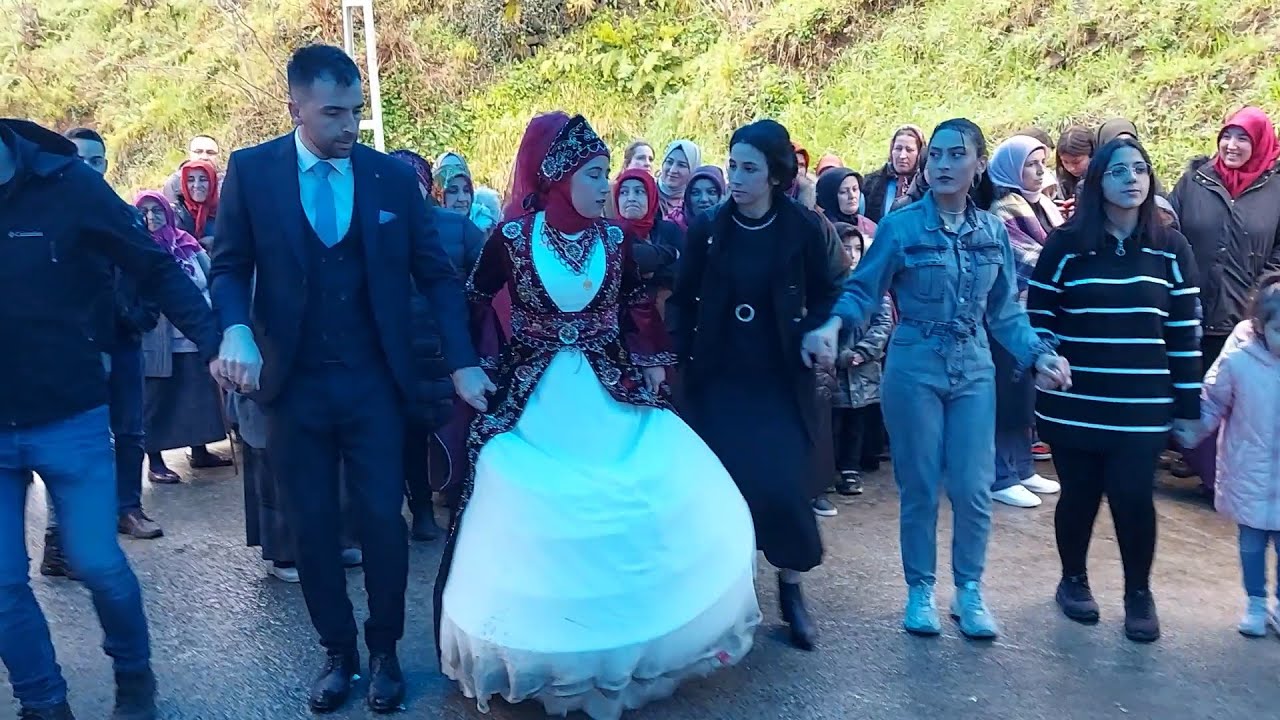 Köyde Kına Düğünü Horon, Gülüşan Aslan, Kasım Çağlar Düğünü |Kemençeci Taha Çevik - Grup İkizler