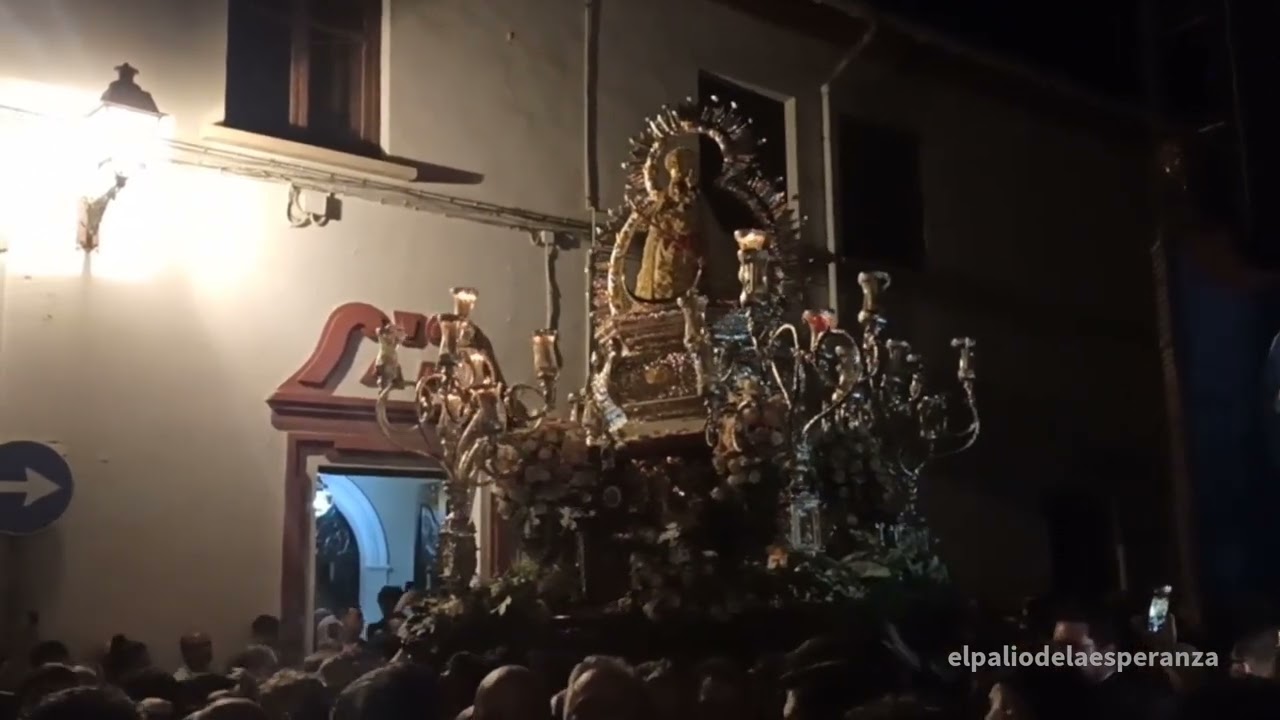 HERMANO DEL CAMINO. Cantando a la Virgen de la Cabeza en Andújar