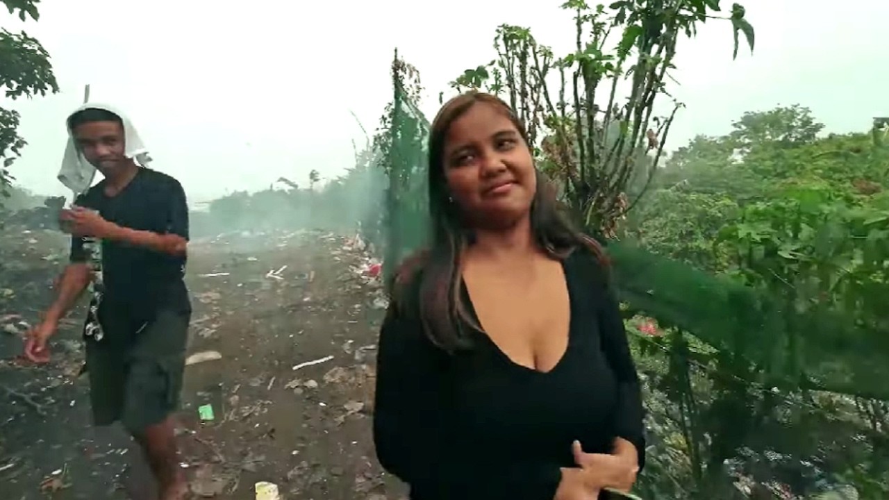 A Look INSIDE Manila’s POOREST Slums — 12,000+ People!