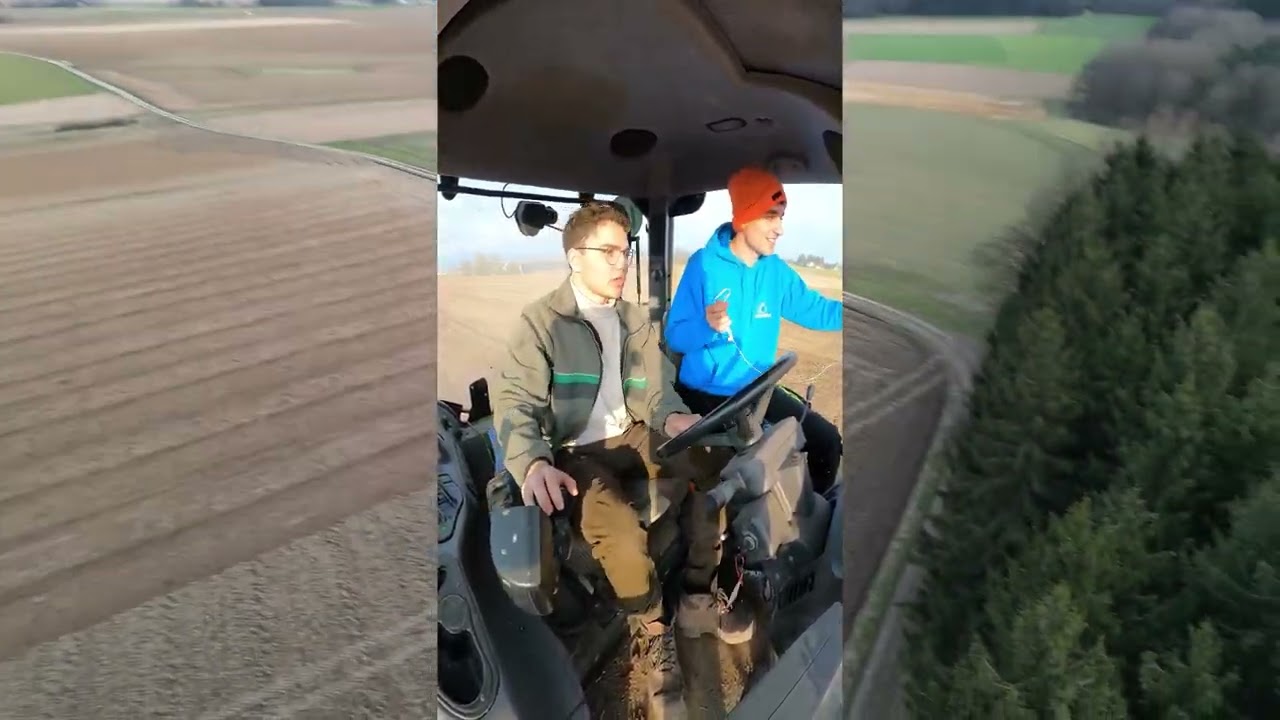 Steyr 6135 Profi beim Ackerschleppen