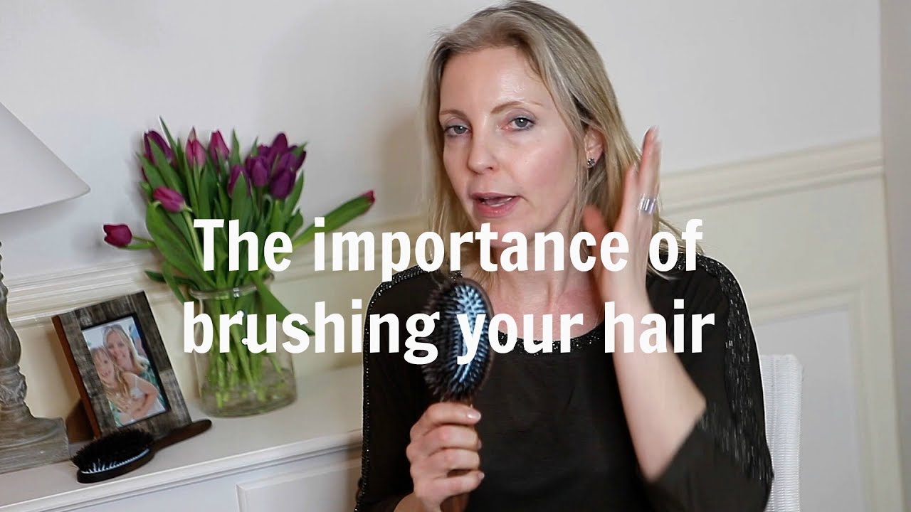 21 DAYS TO HEAL YOUR HAIR: DAY 20: The importance of brushing your hair.