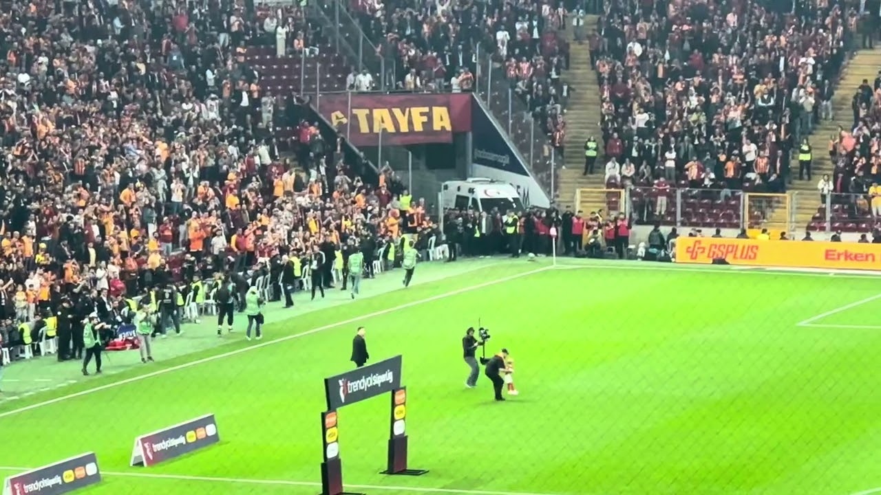 Ciro &Uuml;&ccedil;l&uuml; &Ccedil;ektiriyor &bull; Mertens Ailesi Rams Park&rsquo;ta | Galatasaray 0-0 Trabzonspor #Galatasaray #ciro