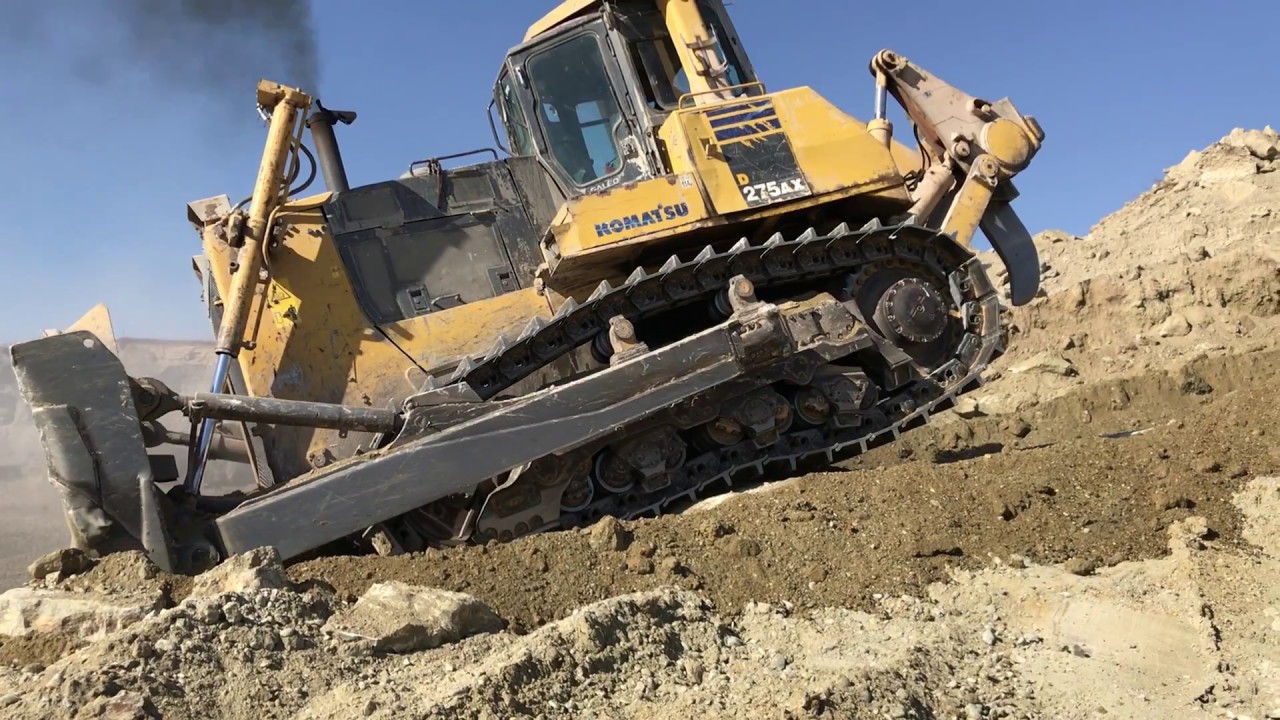 Komatsu D275 Bulldozer Ripping And Pushing - Astrapogiannos