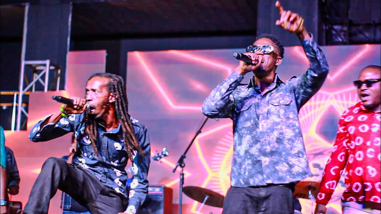 FEROOZ NA DAZ BABA WALIAMSHA BALAA! KWENYE SHOW YAO WATOTO WA 2000 HAWAWEZI KUELEWA....