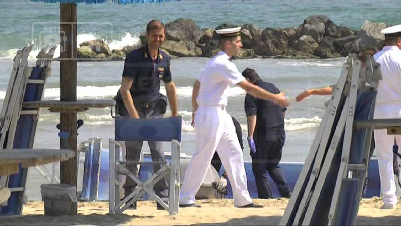 Pescara - Donna trovata morta in mare (immagini)
