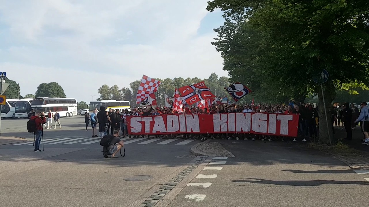 HJK - HIFK (Helsinki Derby) HIFK Ultras March to Stadium (2) 31.07.2017