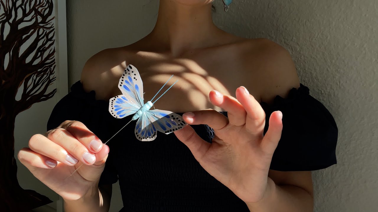 [ASMR] ~ Tapping/Whispers~ #asmr #relax #tappingandscratching #asmrhandmovements