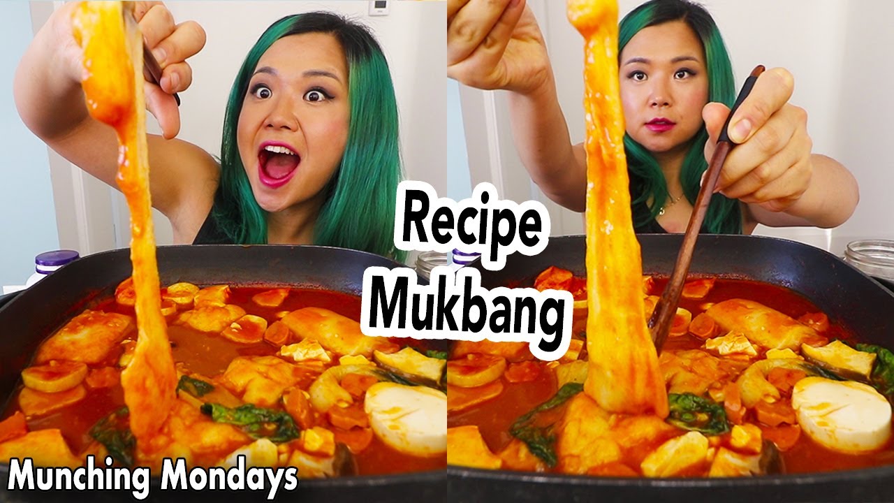 STRETCHY AF RICE CAKES!!! (Kirimochi Tteokbokki Mukbang Vegan) // Munching Mondays Ep.42