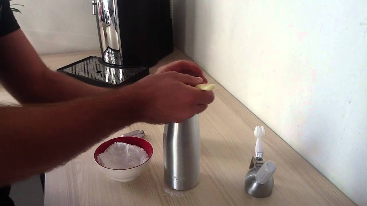 Faire une chantilly au siphon:  Recette de Cuisine - Crème Chantilly