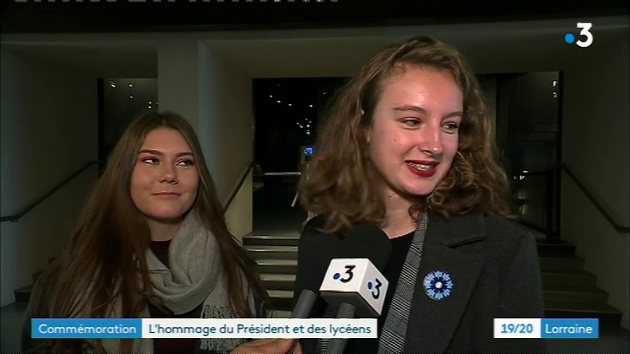Emmanuel Macron et les jeunes verdunois à Fleury-devant-Douaumont