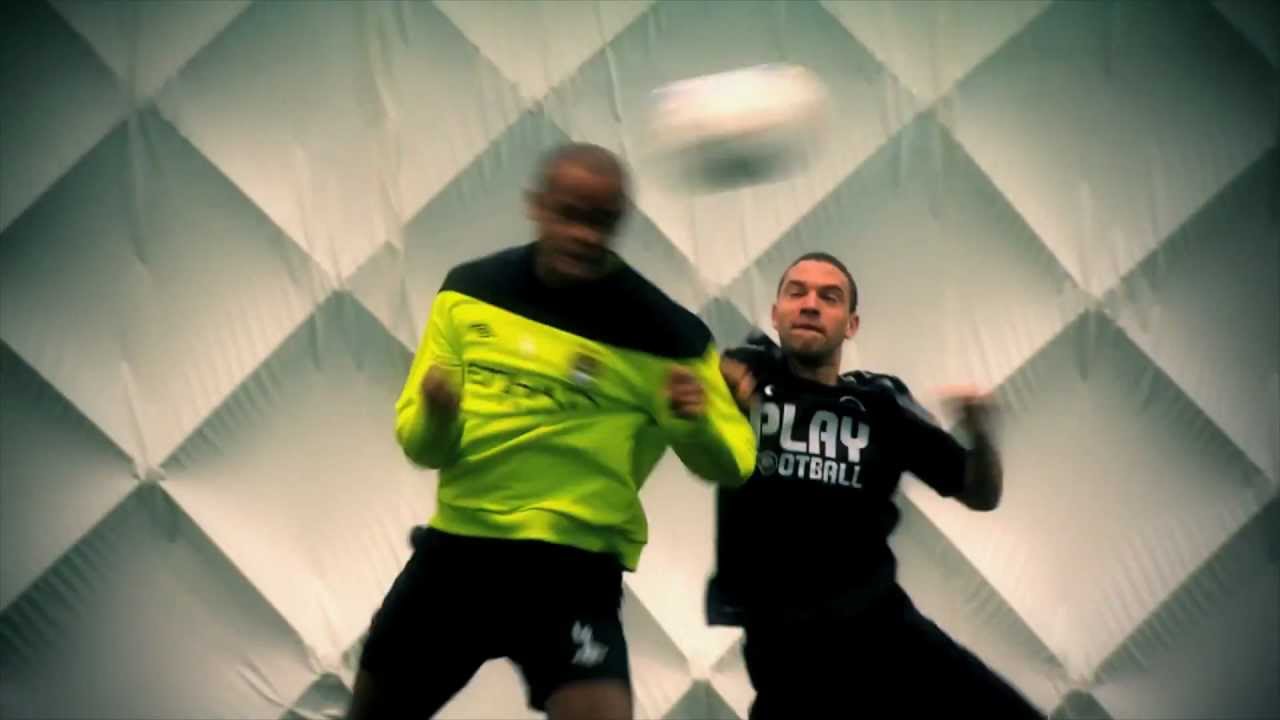 Vincent Kompany FIFA 12 Coaching Tutorial | 2 v 1 Defending