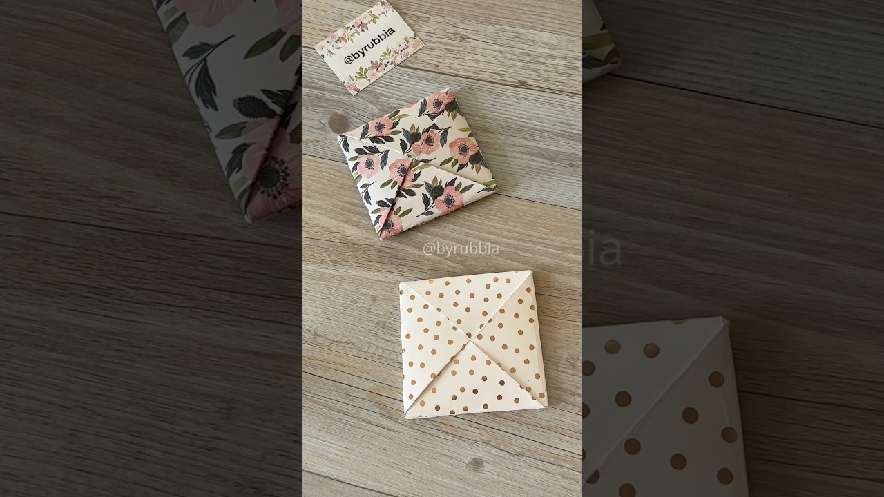 I made this gift wallet using a simple origami technique, such a cute way to give small gifts! #gift