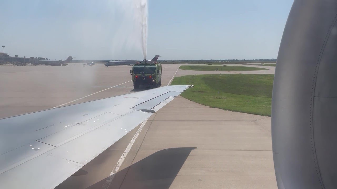 Delta Airlines 717-200 Arrival into Wichita National Airport, with Water Cannon Salute. 09/11/25