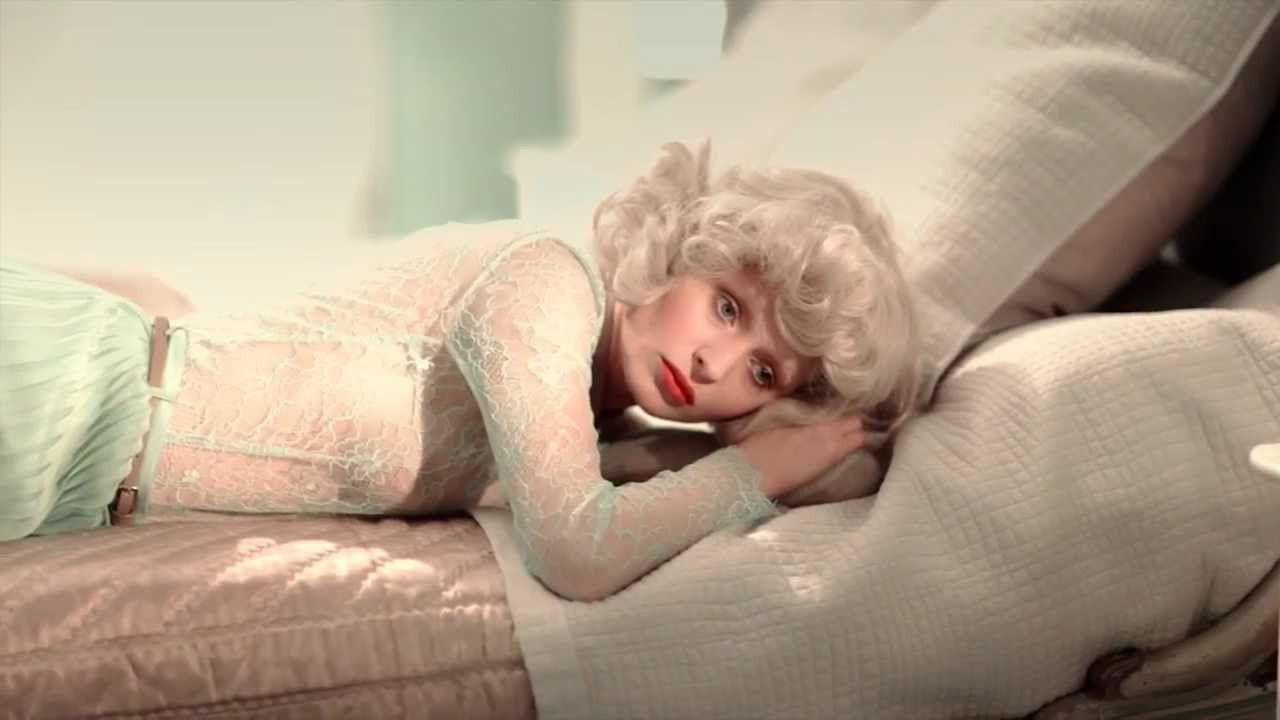 Hors d'oeuvre  by Monica Menez