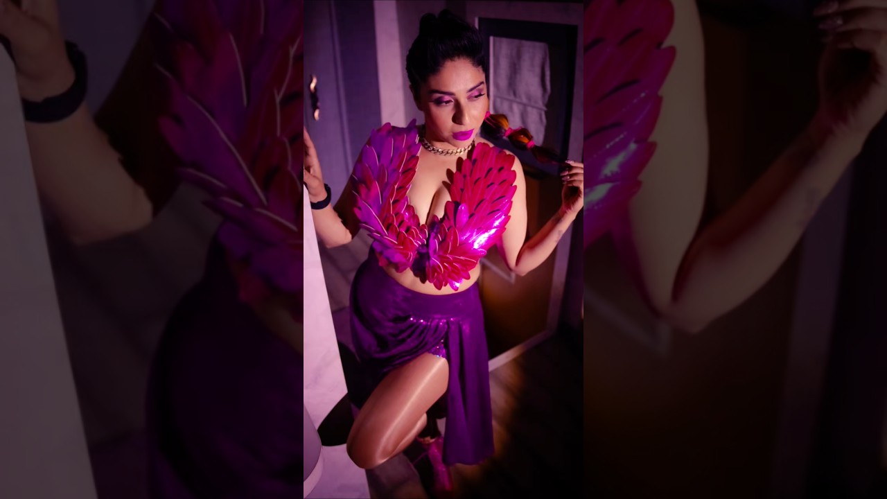 Pink on stage #nehabhasin #nehabhasinlive #stageshow