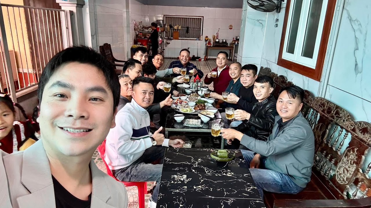 TEAM CHÂU PHI CÓ MẶT ĐẦY ĐỦ Ở NHÀ QUANG LINH VÀ CHÚC TẾT BỐ QUÝ MẸ LIỆU BÀ NỘI