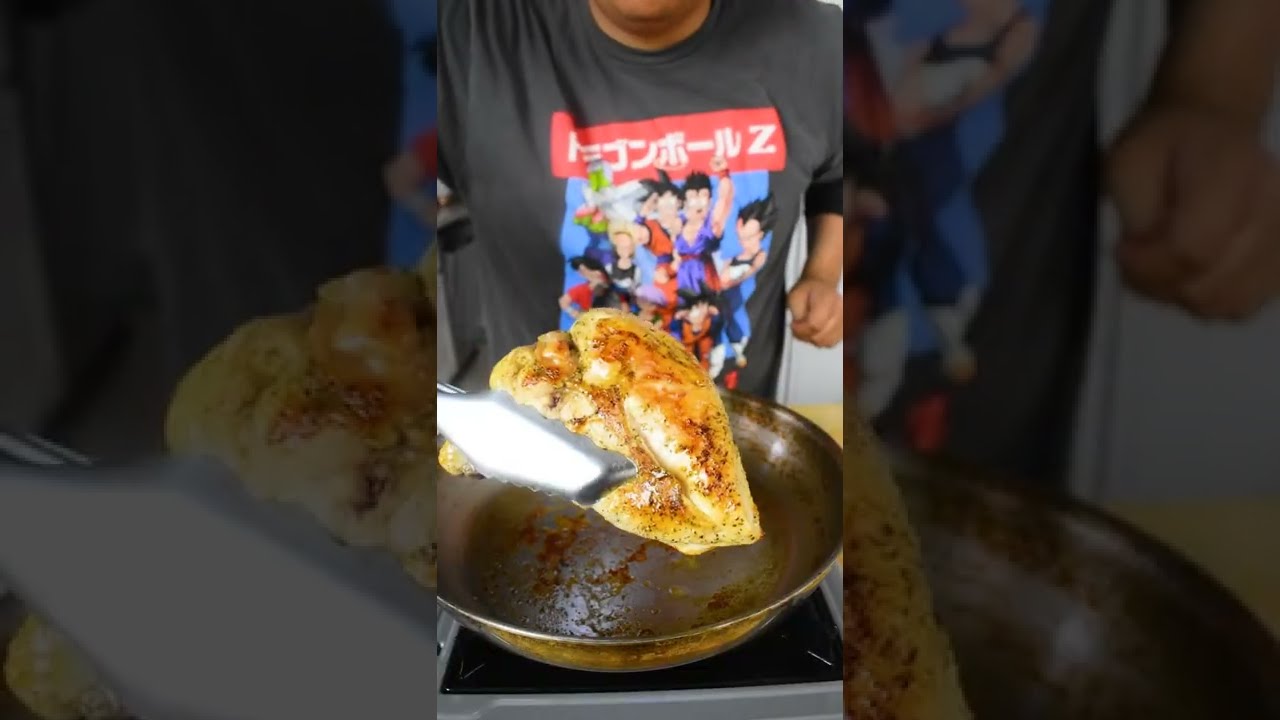 Как приготовить сочную куриную грудку на сковороде (подходит для новичков)